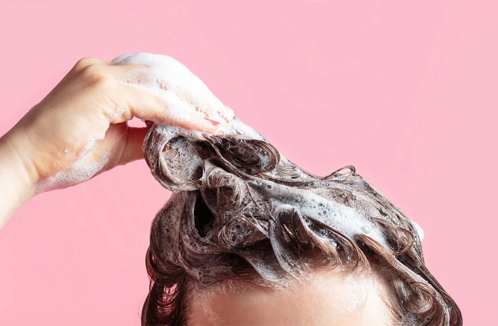How to Choose the Right Shampoo for Oily Hair